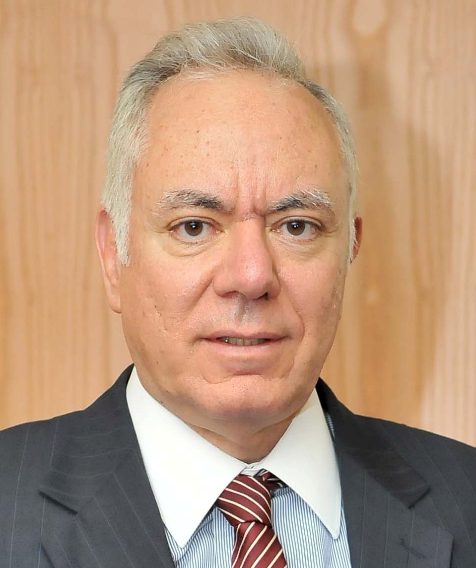 رئيس مجلس الإدارة والرئيس التنفيذى لبنك القاهرة