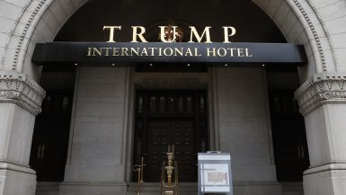 "ترامب" يبيع فندقه فى واشنطن مقابل 375 مليون دولار
