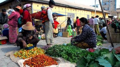 التضخم يضرب "ميانمار" ويهدد مواطنيها بالجوع