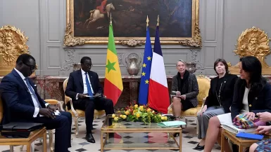 فرنسا تتعهد بتقديم 1.5 مليار يورو مساعدات إنمائية لـ"السنغال"