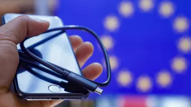 الاتحاد الأوروبي يمنح منتجي الهواتف مهلة لاعتماد كابل شحن موحد