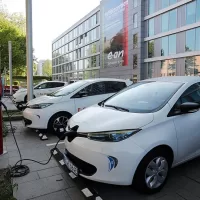 المفوضية الأوروبية توافق على خطة ألمانية بـ1.8 مليار يورو لدعم شحن السيارات الكهربائية