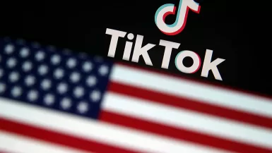 "الشيوخ الأمريكي" يمرر قانون يحظر استخدام "تيك توك" على الأجهزة الحكومية