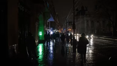 أوكرانيا تتسلم 300 ألف مولد كهرباء لمواجهة البرد والظلام
